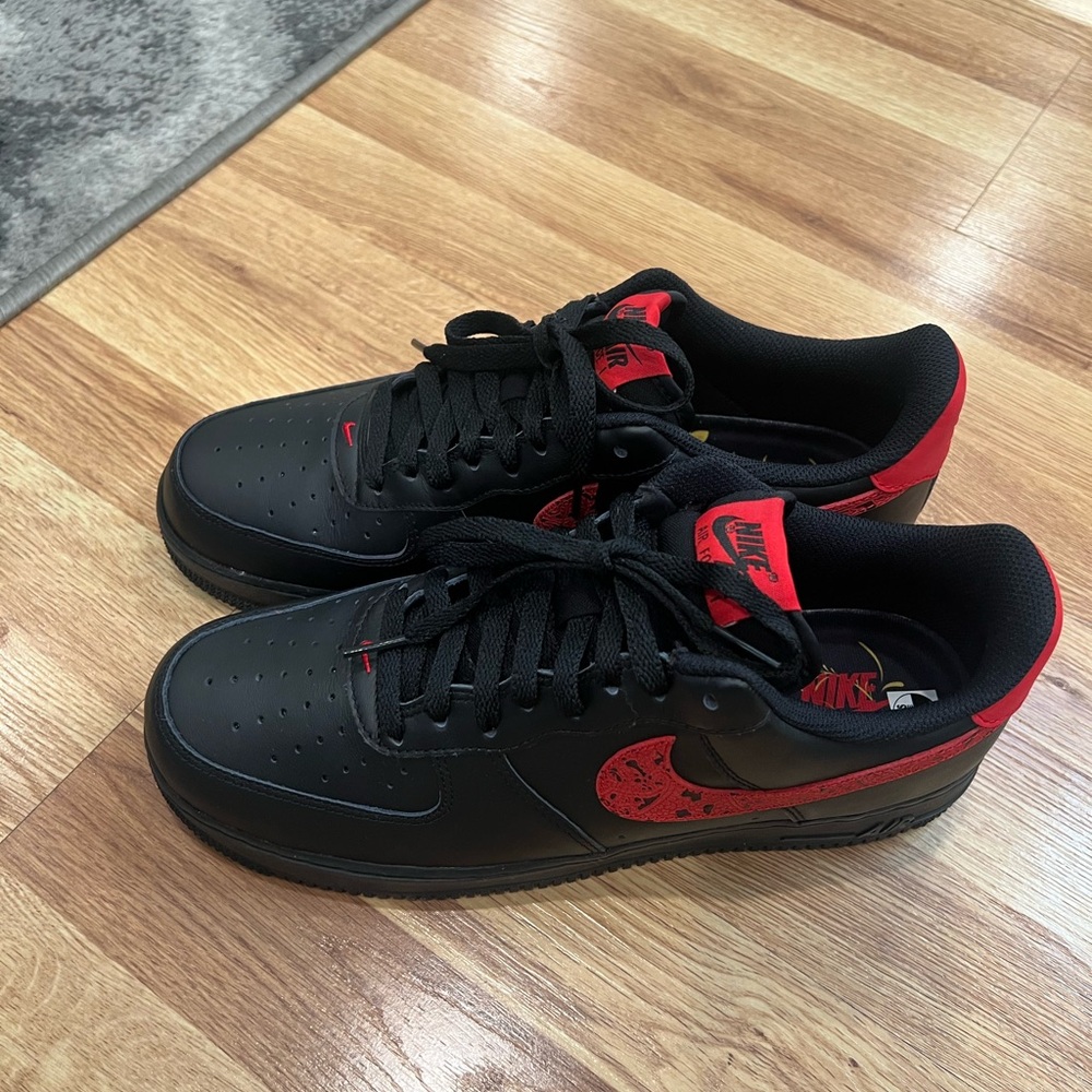 Nike Black and Red Men's Low-Top Sneakers with Red Graphic Swoosh
